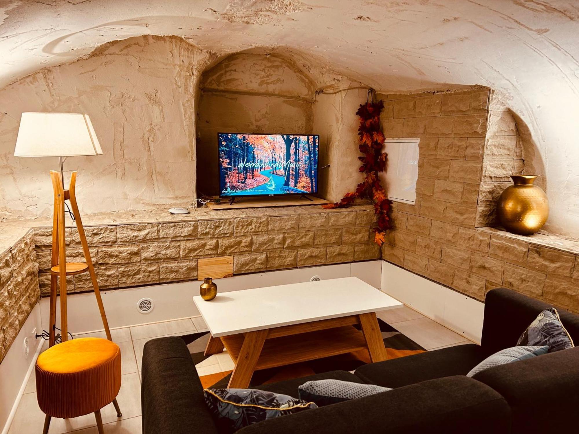 La Cave Aux Lumieres - Proche Centre-Ville - 2 Chambres - Wifi Renaison Εξωτερικό φωτογραφία